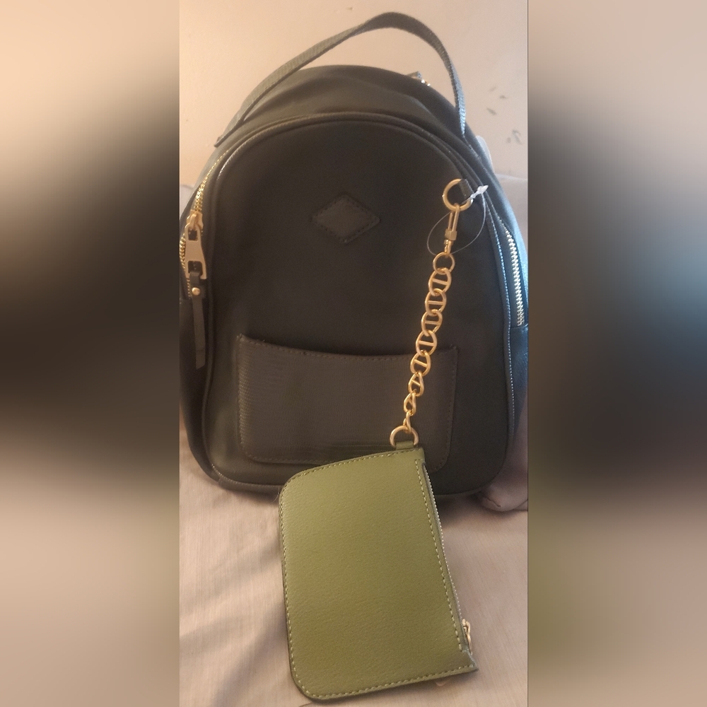 Back pack. No Bounderies